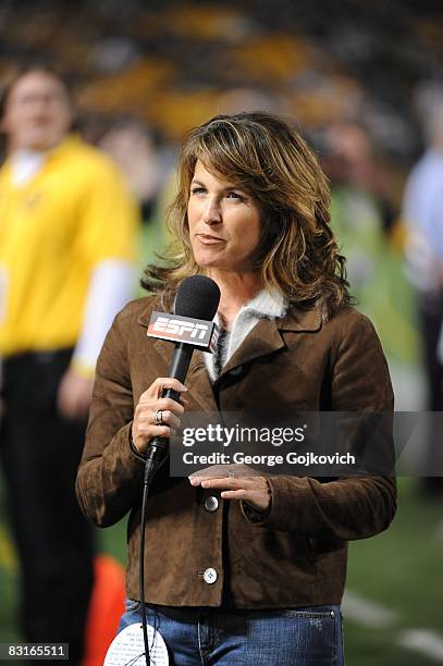 Sideline reporter Suzy Kolber reports from the field during a Monday Night Football game between the Baltimore Ravens and Pittsburgh Steelers at...