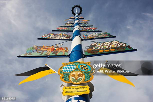 bavarian maypole, munich - maibaum münchen stock-fotos und bilder