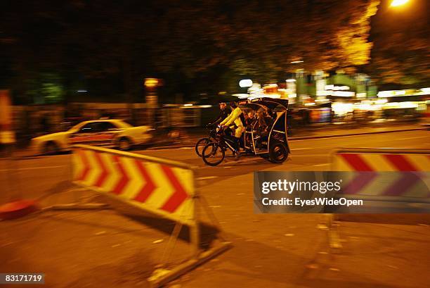 70 Fahrradrikscha Stock Photos, High-Res Pictures, and Images - Getty ...