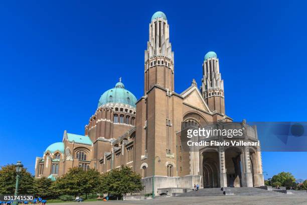 brüssel, nationalbasilika des heiligen herzens - belgien - belgio stock-fotos und bilder