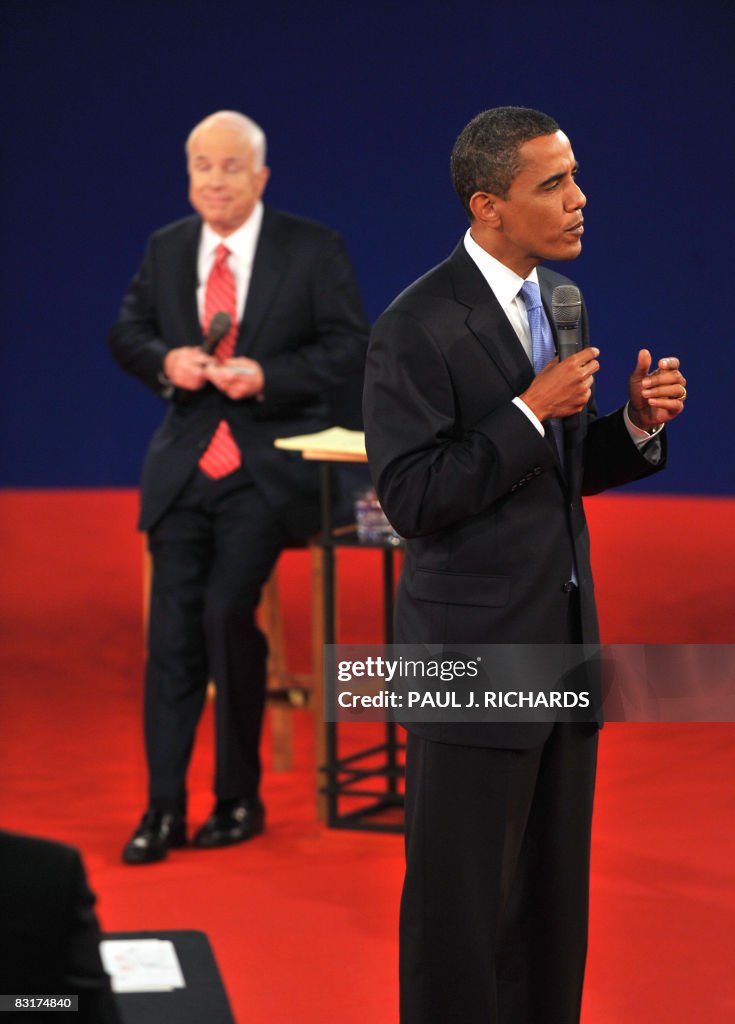 Democrat Barck Obama speaks as Republica