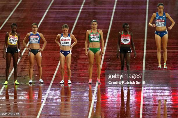Francesca Bertoni of Italy prepares to compete in the Women's 3000 metres Steeplechase heats during day six of the 16th IAAF World Athletics...