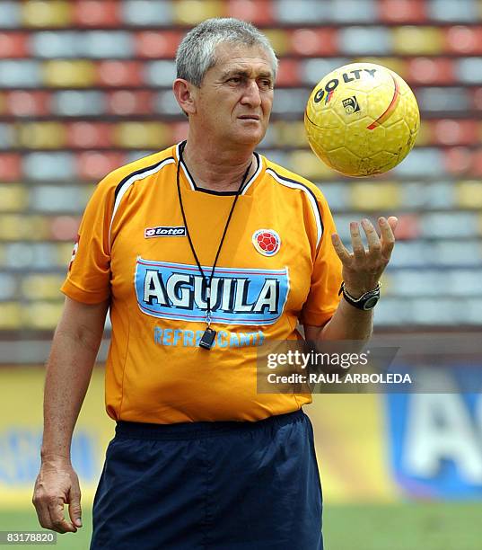 Colombian national football team coach Eduardo Lara holds the ball at the end of a training session on October 8, 2008 in Medellin, Antioquia...