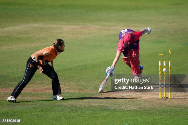Tash Farrant of Southern Vipers runs out Ellyse Parry of Loughborough Lightning during the Kia Super League 2017 match between Loughborough Lightning...