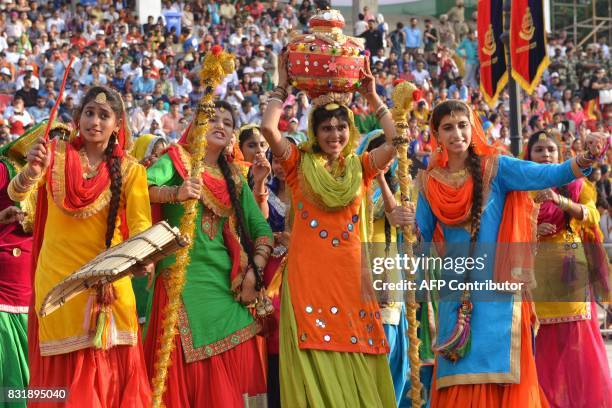 Pakistan Ridha 4,622 Pakistan Independence Day Photos & High Res Pictures - Getty Images