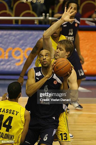 Loren Woods Efes Pilsen and Hanno Mottola of Aris TT Bankin action during the Euroleague Basketball Game 13 between Efes Pilsen Istanbul vs Aris TT...