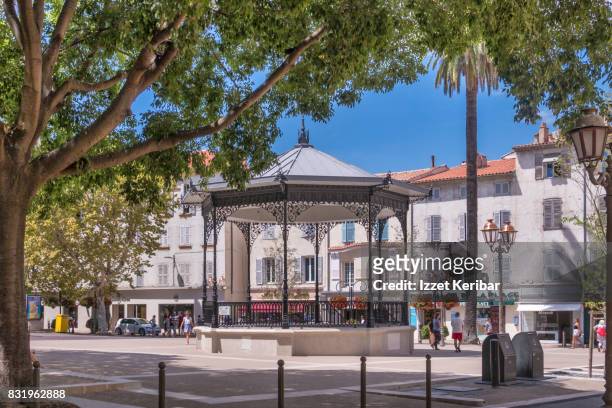 antibes old town, music kiosk near clémenceau strest, alpes maritimes, france - antibes stock pictures, royalty-free photos & images