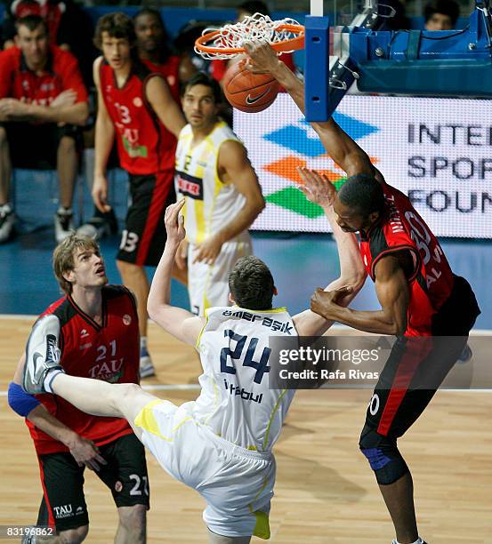 Gabe Muoneke and #Tiago Splitter of Tau Ceramica, and Omer Faruk Asik of Fenerbahce Ulker Istanbul, in action during the Euroleague Basketball Top 16...