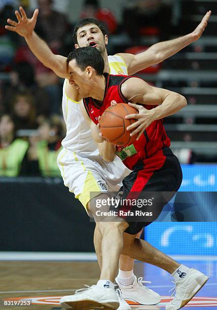 Pablo Prigioni of Tau Ceramica and Omer Onan of Fenerbahce Ulker Istanbul, in action during the Euroleague Basketball Top 16 Game 2 between Tau...