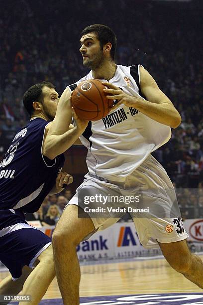 Slavko Vranes of Partizan Igokea in action during the Euroleague Basketball Top 16 Game 5 between Efes Pilsen and Partizan Igokea Belgrade at the...