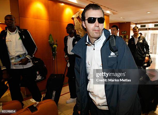 Simone Piangiani of Montepaschi Siena arrives at Eurobuilding Hotel on April 30th, 2008 in Madrid, Spain.