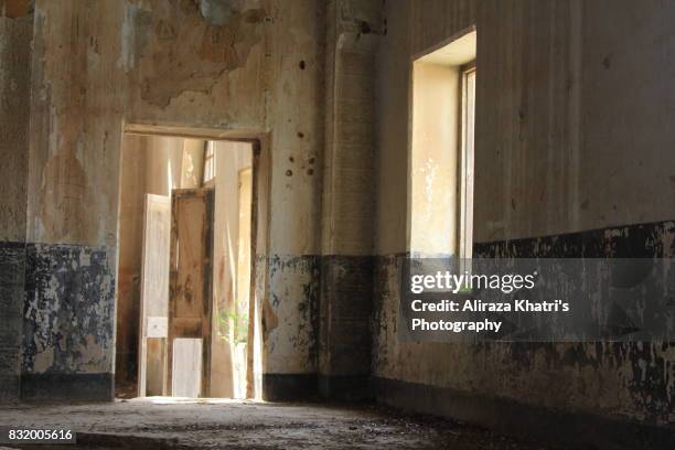 abandoned place - vacant or engaged sign stock pictures, royalty-free photos & images