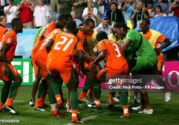 Ivory Coast players celebrate Bonaventure Kalou's goal