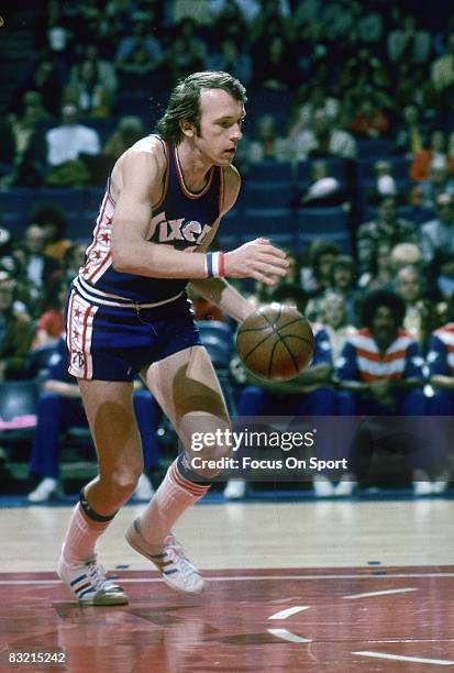 S: Billy Cunningham of the Philadelphia 76ers drives to the basket against the Baltimore Bullets during an early circa 1970's NBA basketball game at...