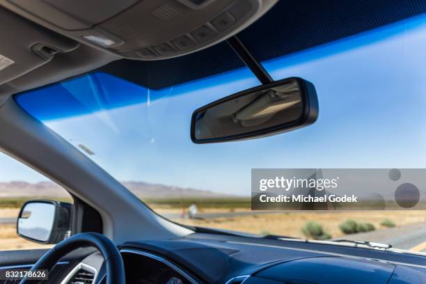 various road trip environmental scenes - rear view mirror 個照片及圖片檔