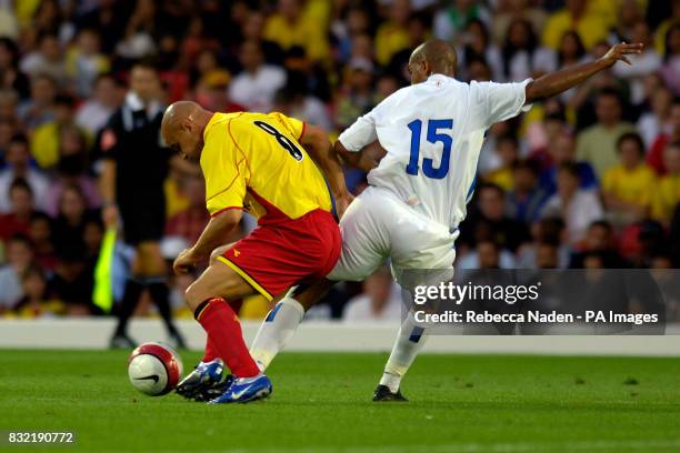 Watford's Gavin Mahon holds off Inter Milan's Olivier Dacourt from the ball during the friendly match at Vicarage Road, Watford.