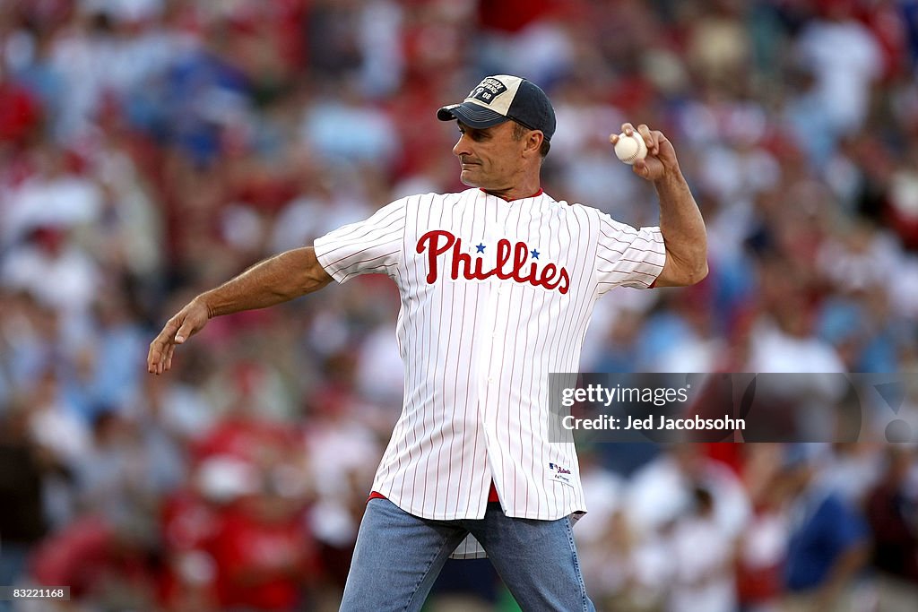 Los Angeles Dodgers v Philadelphia Phillies, Game 2