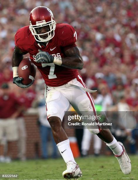 Running back DeMarco Murray of the Oklahoma Sooners during play against the TCU Horned Frogs at Memorial Stadium on September 27, 2008 in Norman,...