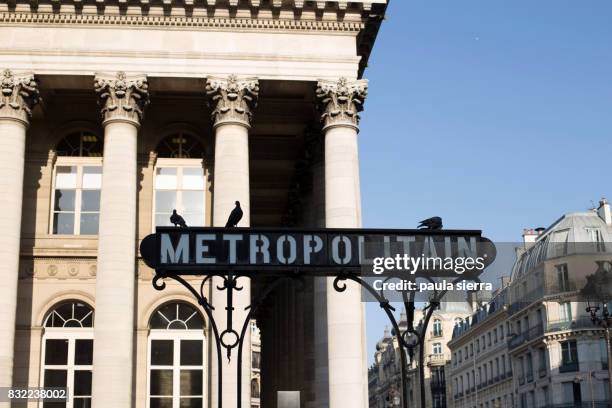 metropolitain sign and entrance to the paris metro - paris metro sign stock pictures, royalty-free photos & images