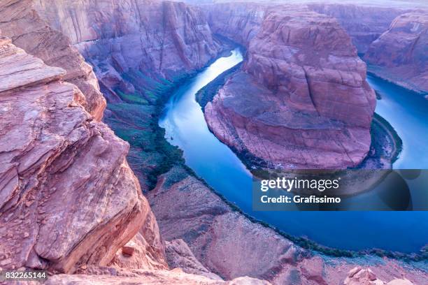 colorado river mit hufeisen in der nähe der stadt page in arizona - mehrschichtige epithel stock-fotos und bilder