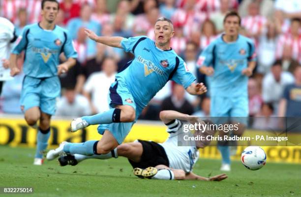 Sunderland's Graham Kavanah is challenged by Derby County's Matt Oakley during the Coca-Cola Championship match at Pride Park Stadium, Derby.