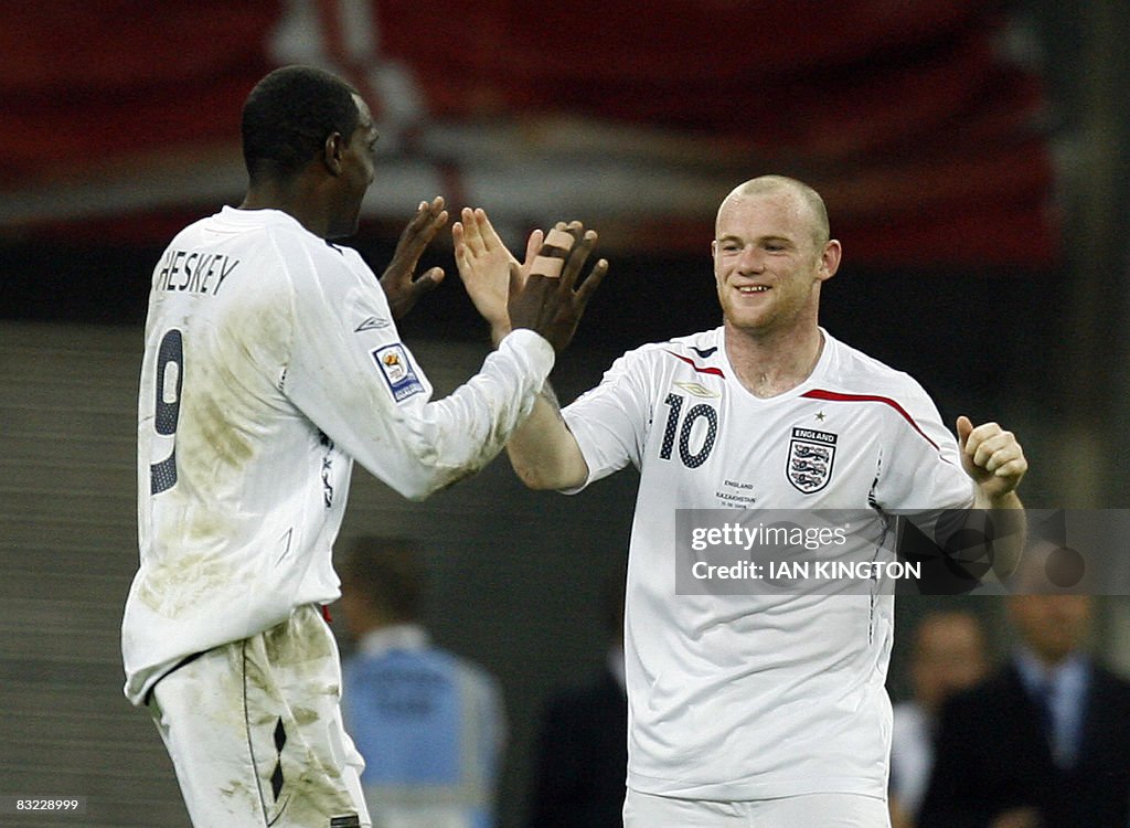 Wayne Rooney of England (R) celebrates s