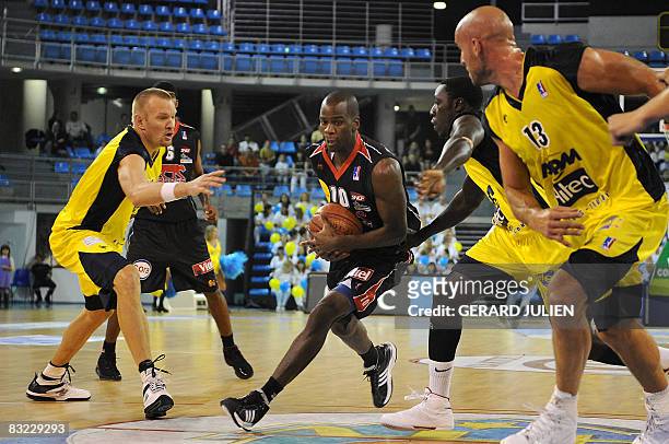 Nancy's Steed Tchicamboud vies with Toulon-Hyeres's Vincent Masingue during the French ProA basketball match Toulon-Hyeres vs Nancy, on October 11,...