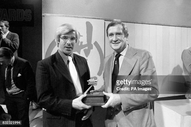 Former England bowler Jim Laker presents the BBC TV Grandstand Cricketer of the Year award to David Steele