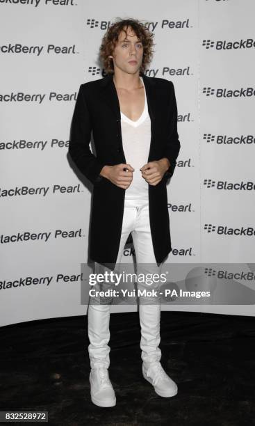 Johnny Borrell arrives for the Blackberry Pearl Launch Event in the Fulham Palace Gardens, west London. Picture date: Thursday 19 October 2006. Photo...