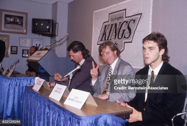 Wayne Gretzky, Luc Robitaille and head coach Barry Melrose of the Los Angeles Kings at a press conference on January 4, 1993 at the Great Western...