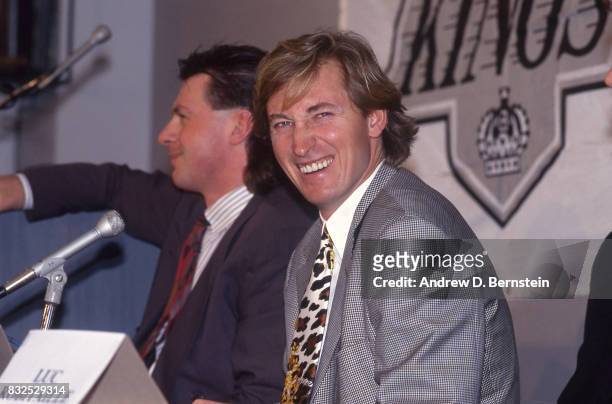 Wayne Gretzky and Head Coach Barry Melrose of the Los Angeles Kings on January 4, 1993 at the Great Western Forum in Inglewood, California.