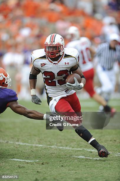 Da'Rel Scott of the Maryland Terrapins runs the ball against the Clemson Tigers at Memorial Stadium on September 27, 2008 in Clemson, South Carolina....