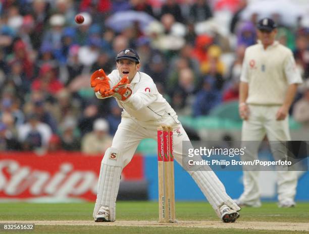 England wicketkeeper Chris Read receives the ball from a fielder during the 4th Test match between England and Pakistan at The Oval, London, 19th...