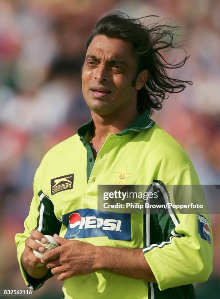 Shoaib Akhtar of Pakistan prepares to bowl during the 3rd Natwest Series One Day International between England and Pakistan at The Rose Bowl,...