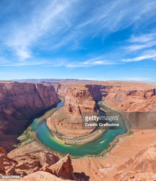 colorado river mit hufeisen in der nähe der stadt page in arizona - mehrschichtige epithel stock-fotos und bilder