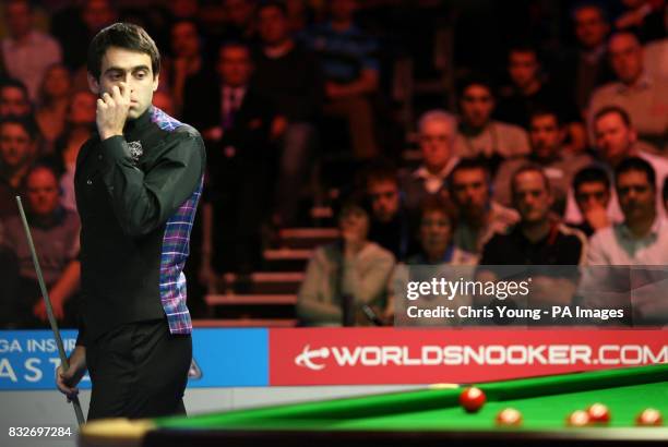 Ronnie O'Sullivan looks back at the table after missing a routine shot during the SAGA Insurance Masters 2007 Final at Wembley Arena, London.