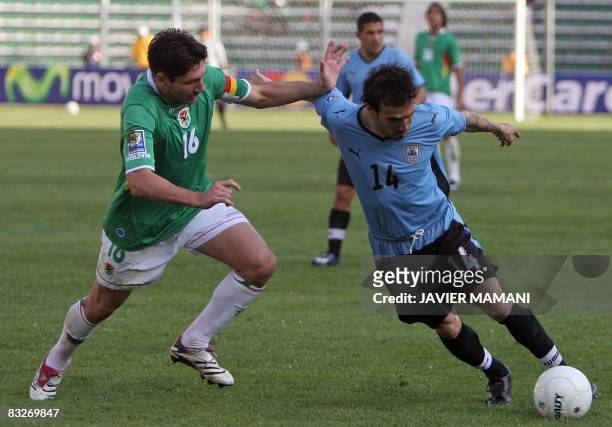Uruguay's footballer Vicente Sanchez vies for the ball with Ronald Raldes of Bolivia on October 14, 2008 at the Hernando Siles stadium in La Paz,...
