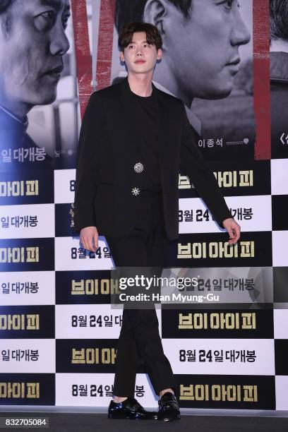 South Korean actor Lee Jong-Suk attends the film "V.I.P." press screening at the Yongsan CGV on August 16, 2017 in Seoul, South Korea. The film will...