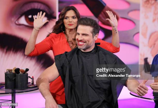 Rashel Diaz and Roberto Manrique are seen on the set of 'Un Nuevo Dia' at Telemundo Studios on August 16, 2017 in Miami, Florida.