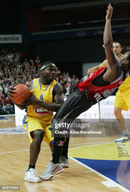 Will Bynum of Maccabi and Darrell Mitchell of Rytas in action during the Euroleague Basketball Game 2 between Lietuvos Rytas v Maccabi Elite Tel Aviv...