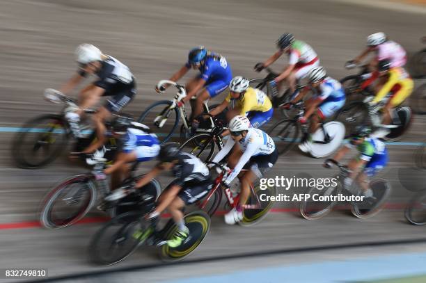 Cyclists compete during the French Elite championships on August 16, 2017 at the velodrome of Hyeres, southern France. / AFP PHOTO / BORIS HORVAT
