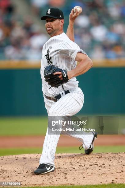 Mike Pelfrey of the Chicago White Sox pitches during the game against the Toronto Blue Jays at Guaranteed Rate Field on August 1, 2017 in Chicago,...