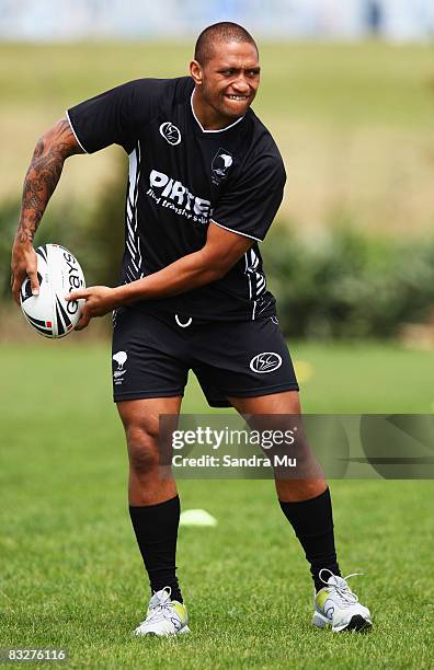 Manu Vatavei of the Kiwis passes the ball during a New Zealand Kiwis training session at Rosmini College on October 15, 2008 in Auckland, New Zealand.