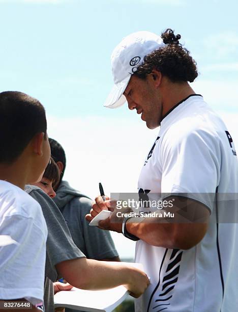 Retired Ruben Wiki signs his autograph for school kids during a New Zealand Kiwis training session at Rosmini College on October 15, 2008 in...