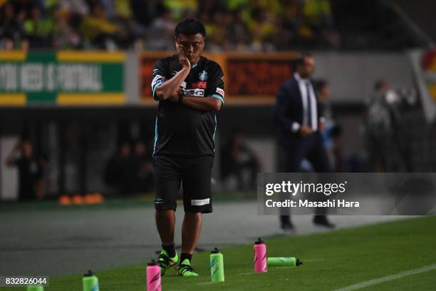 Cho Kwi Jae,coach of Shonan Bellmare looks on during the J.League J2 match between JEF United Chiba and Shonan Bellmare at Fukuda Denshi Arena on...