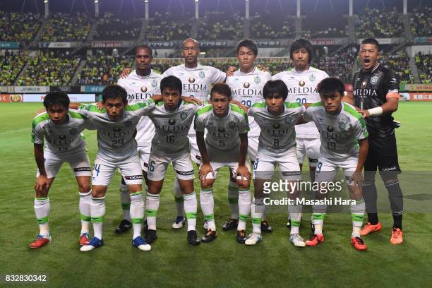 Players of Shonan Bellmare pose for photograph prior to the J.League J2 match between JEF United Chiba and Shonan Bellmare at Fukuda Denshi Arena on...