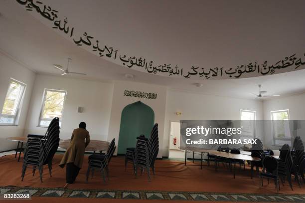 Picture taken on October 15, 2008 shows the women's praying room of the new Ahmadiya mosque in Berlin's Pankow-Heinersdorf district, to be...