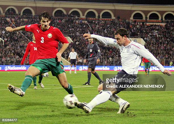 Wayne Bridge of England vies with Egor Filipenko of Belarus on October 15, 2008 during the 2010 World Cup qualifying football match in Minsk. AFP...