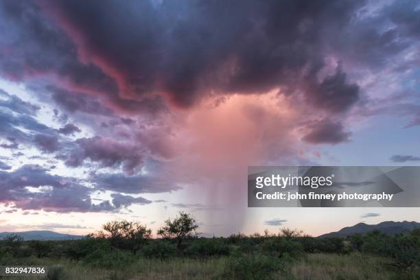 monsoon at sunset, arizona - monzón fotografías e imágenes de stock