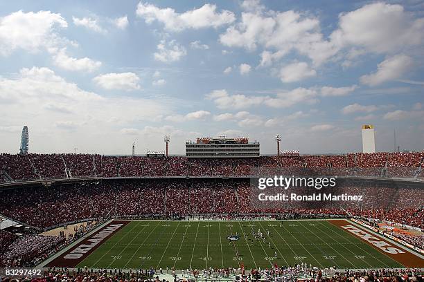 General view of the Oklahoma Sooners and the Texas Longhorns during the Red River Rivalry at the Cotton Bowl on October 11, 2008 in Dallas, Texas.